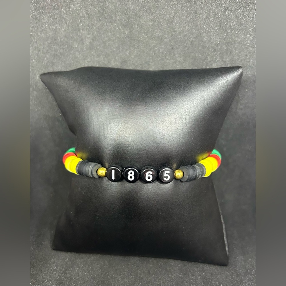 1865 (Holiday) Heishi Bracelet